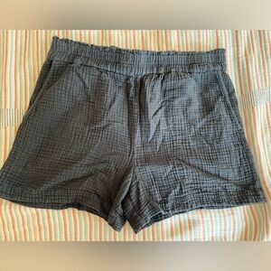 Rails Leighton crepe shorts with pockets, size L.